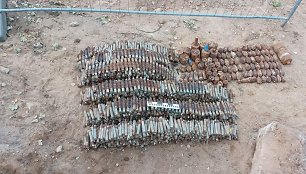 Radviliškyje, kariuomenės Oro gynybos bataliono teritorijoje, aptikta šimtai granatų ir apie 2,5 tūkst. artilerijos sviedinių