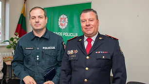 Apdovanoti senolę iš gaisro išnešę policijos pareigūnai