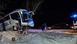 Vilniaus apskrityje – 14 ryto avarijų: „linksmiausiai“ nutiko autobuso keleiviams Pabradėje
