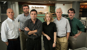 Michaelas Keatonas, Lievas Schreiberis, Markas Ruffalo, Rachel McAdams, Johnas Slattery ir Brianas d'Arcy Jamesas filme &bdquo;Sensacija&ldquo;