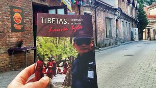 I&scaron;leista Dalai Lamos XIV vizitui Lietuvoje skirta knyga