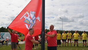 Istoriniame Merkinės miestelyje i&scaron;kelta Vyčio vėliava