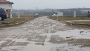 Šaltinių gatvės Stančių kaime gyventojai metų metus nesulaukia, kada bus sutvarkyti keliai.