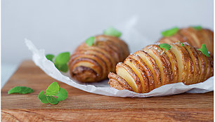 Bulvės švediškai „Hasselback Potatoes“