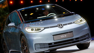 Frankfurto automobilių parodoje pristatytas elektrinis „Volkswagen“ ID.3