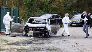 Incidentas Olerone: rėžėsi į pėsčiuosius ir bandė padengti automobilį