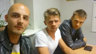 Deividas Misiulis, operatorius Ronaldas Buožis ir Tadas Vidmantas komisariate