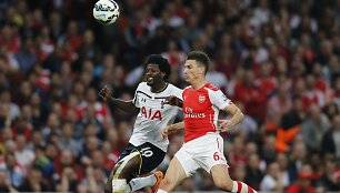 Emmanuelis Adebayoras ir Laurant Koscielny