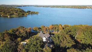 Kelly Clarkson pardavinėja vilą ant ežero kranto