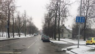 Kaip pravažiuoti, kai taip statomi automobiliai?