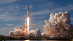 &bdquo;SpaceX&ldquo; sėkmingai paleido galingiausią pasaulyje raketą