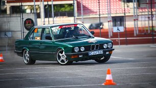 Automobilių slalomas Tel&scaron;iuose
