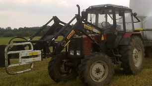Pavogtasis &bdquo;Belarus 820&ldquo; traktorius su frontaliniu krautuvu &bdquo;Stoll Robust F10&ldquo;
