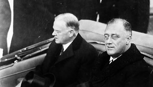 Franklinas D. Rooseveltas (dešinėje) inauguracijos į JAV Prezidentus metu