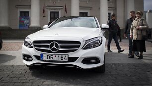 Rotu&scaron;ės aik&scaron;tėje pristatyti naujausi &bdquo;Mercedes-Benz&ldquo; modeliai