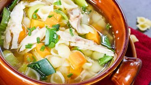 Sloguojantiems ir kosintiems – 3 paprastos ir gardžios vištienos sriubos