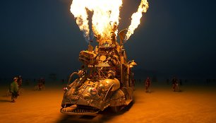 Festivalis „Burning man“ Nevados dykumoje