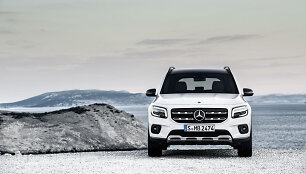 Naujas &bdquo;Mercedes-Benz GLB&ldquo;: kompaktinis SUV, kuriame telpa 7 žmonės