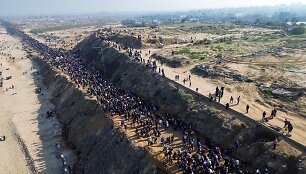 Palestiniečiai grįžta į namus nuniokotoje &scaron;iaurinėje Gazoje