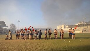 Izraelio kariuomenės i&scaron;rengti vyrai ir berniukai Gazos Ruože