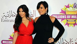 Realybės šou žvaigždė Kim Kardashian su mama Kris Jenner