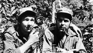 Raulis Castro (kairėje) ir Ernesto Che Guevara (1958 m.)