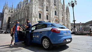 Milano katedroje peiliu ginkluotas vyras buvo trumpam paėmęs įkaitu apsaugininką