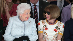 Karalienė Elizabeth II ir Anna Wintour