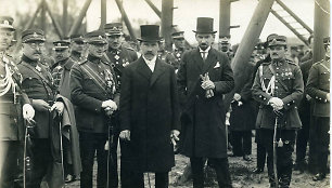 Prezidentas Antanas Smetona su karininkais 1929 m.
