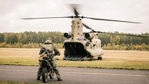 NATO pratybose Lenkijoje dalyvauja olandų oro desantas