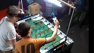 Stalo futbolas ir virtuali realybė