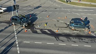 Girtas vairuotojas Kauno Europos pr. sukėlė avariją