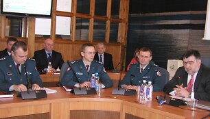 Policijos departamento atstovas S.Gagas, Alytaus AVPK vir&scaron;ininko pavaduotojas R.Jaciunskas, Lazdijų rajono policijos komisariato vir&scaron;ininkas V.Vabuolas, Lazdijų rajono savivaldybės meras A.Margelis