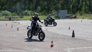 Motociklų slalomas