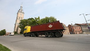 Žemdirbiai pradeda pilti šiemetinius aruodus