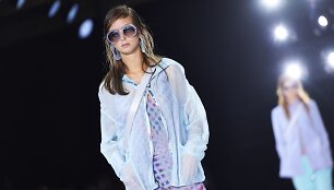 &bdquo;Emporio Armani&ldquo; 2018 m. pavasario ir vasaros kolekcijos modelis