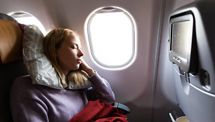Miegas lėktuve