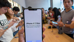 Prie parduotuvių rikiavosi didžiausi &bdquo;iPhone&ldquo; telefonų gerbėjai