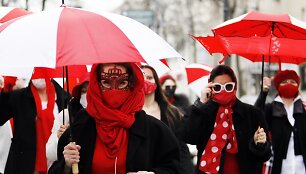 Protestuotojos Minske
