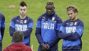  Stephanas El Shaarawy, Mario Balotelli ir Alessio Cersi klauso Antonio Conte nurodymų