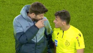 Gerardas Pique i&scaron;varytas i&scaron; aik&scaron;tės paskutinėse rungtynėse