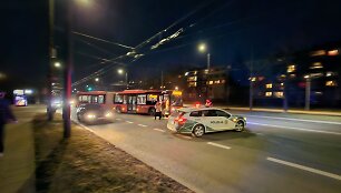 Vilniuje uždarytas eismas &Scaron;ilo tiltu