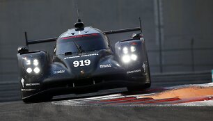 &bdquo;Porsche&ldquo; komandos bandymai Abu Dabyje