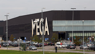 Prekybos centro "Mega" stovėjimo aikštelė