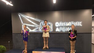 Minske &ndash; lietuvė čiuožėja Agnė Ivanovaitė (de&scaron;inėje) pelnė bronzą