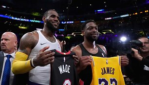 L.Jamesas ir D.Wade'as