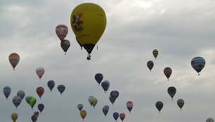 Rimo Kostiuškevičiaus balionas (priekyje su Marijampolės herbu)