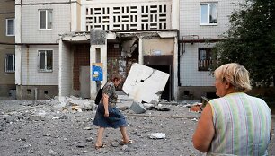 Apgadintas įėjimas į daugiabutį Donecke
