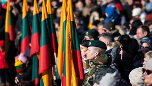 Baltijos valstybių vėliavų pakėlimo ceremonija Simono Daukanto aik&scaron;tėje