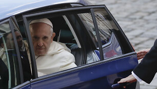 Popiežiaus Pranci&scaron;kaus papamobiliai
